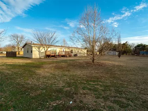 Exterior - 213 S 2nd St, Byars, OK 74831 photo 2 of 3