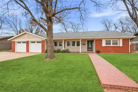 213 Mockingbird S Dr, Altus, OK 73521