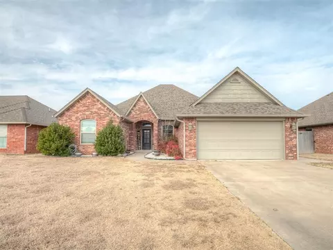 925 SW 14th St, Moore, OK 73160