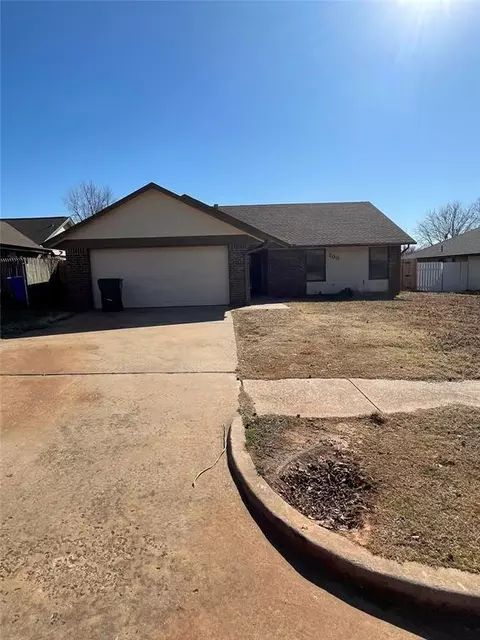 700 Black Hawk Dr, Norman, OK 73072