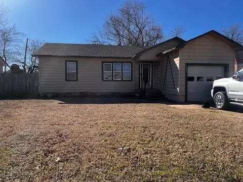 905 Cherokee Pl, Lindsay, OK 73052