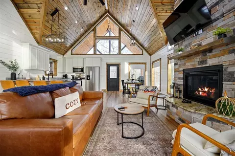 Living - 862 Hickory Post Rd, Broken Bow, OK 74728 photo 7 of 8