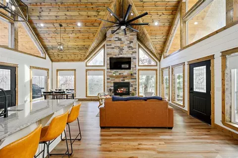 Living - 862 Hickory Post Rd, Broken Bow, OK 74728 photo 7 of 7