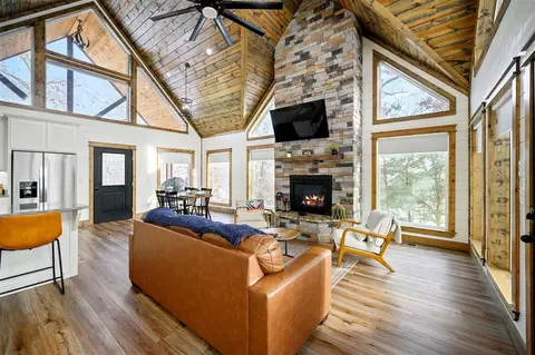 Living - 862 Hickory Post Rd, Broken Bow, OK 74728 photo 1 of 7