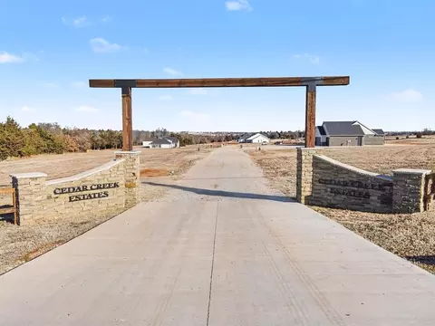 981 Meadow Park Rd, Guthrie, OK 73044