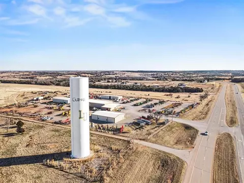 1001 Meadow Park Rd, Guthrie, OK 73044