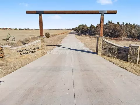 1041 Meadow Park Rd, Guthrie, OK 73044