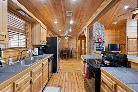 Kitchen - 68 Eg Ln, Broken Bow, OK 74728 photo 4 of 5