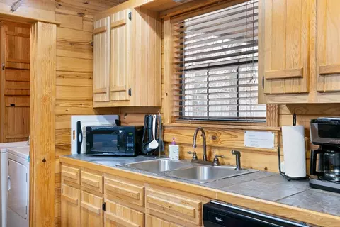 Kitchen - 68 Eg Ln, Broken Bow, OK 74728 photo 5 of 5