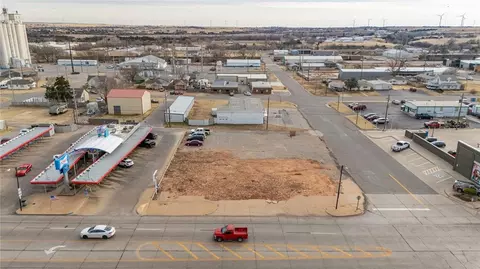 202 E Main St, Weatherford, OK 73096