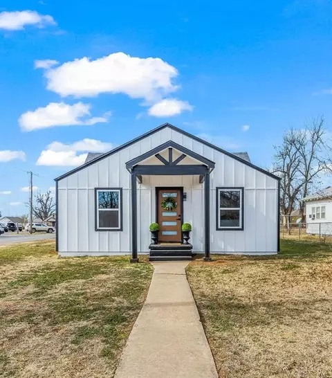 103 N 4th St, Cyril, OK 73029