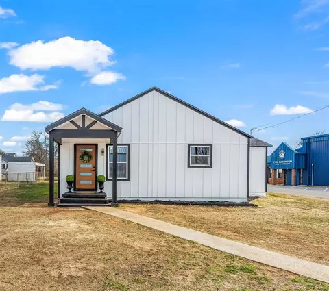 103 N 4th St, Cyril, OK 73029