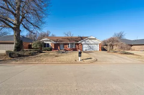 2901 Woodcreek Rd, Midwest City, OK 73110