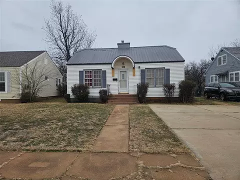 808 N 11th St, Frederick, OK 73542