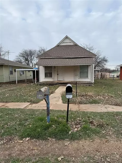 512 S Loy St, Meeker, OK 74855