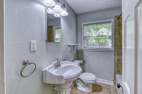 Bath - 912 E Comanche St, Norman, OK 73071 photo 1 of 2
