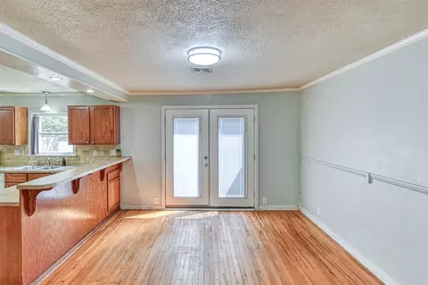 Dining - 912 E Comanche St, Norman, OK 73071 photo 1 of 1