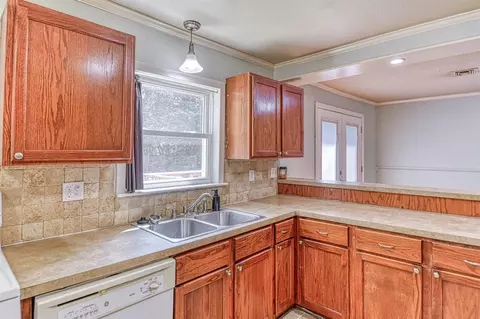 Kitchen - 912 E Comanche St, Norman, OK 73071 photo 4 of 4