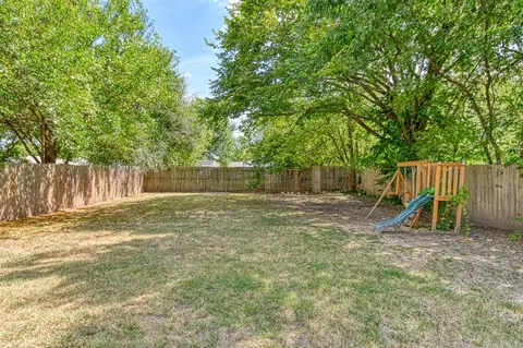 Exterior - 912 E Comanche St, Norman, OK 73071 photo 3 of 4