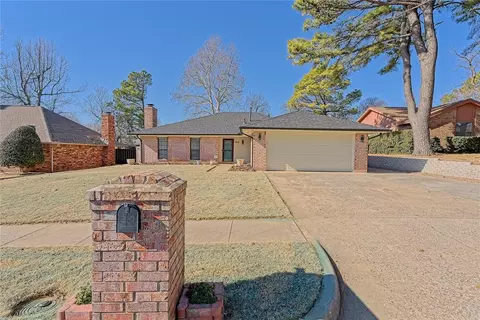 2812 E Raintree Cir, Norman, OK 73072