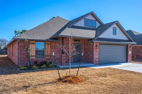 1916 Meadow Brook Rd, Yukon, OK 73099