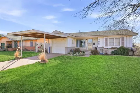 708 W 12th St, Cordell, OK 73632