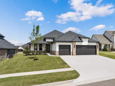 8213 NW 152nd St, Edmond, OK 73013