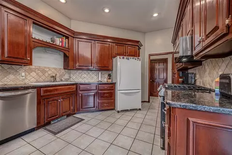 Kitchen - 1913 Kyle Dr, Guthrie, OK 73044 photo 1 of 2