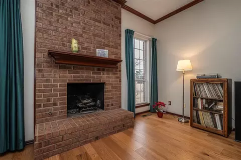 Living - 1913 Kyle Dr, Guthrie, OK 73044 photo 2 of 3