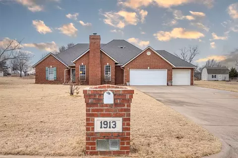 Exterior - 1913 Kyle Dr, Guthrie, OK 73044 photo 2 of 7