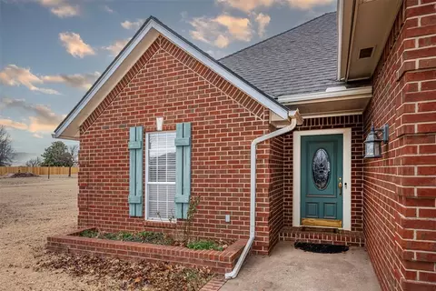 Exterior - 1913 Kyle Dr, Guthrie, OK 73044 photo 3 of 7