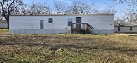 224 W 10th St, Holdenville, OK 74848