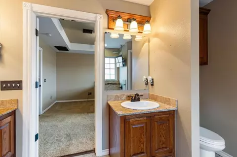 Bath - 414 NW Granite Ave, Cache, OK 73527 photo 5 of 5