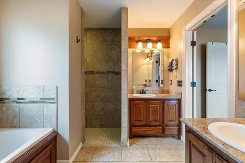Bath - 414 NW Granite Ave, Cache, OK 73527 photo 4 of 5