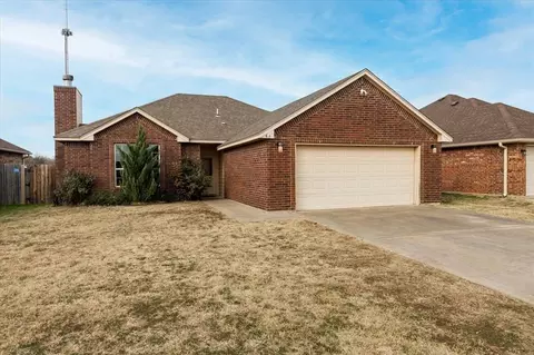 414 NW Granite Ave, Cache, OK 73527