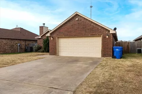 Exterior - 414 NW Granite Ave, Cache, OK 73527 photo 3 of 5