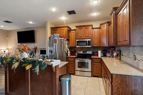 Kitchen - 414 NW Granite Ave, Cache, OK 73527 photo 2 of 3