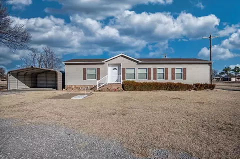 821 E A St, Watonga, OK 73772