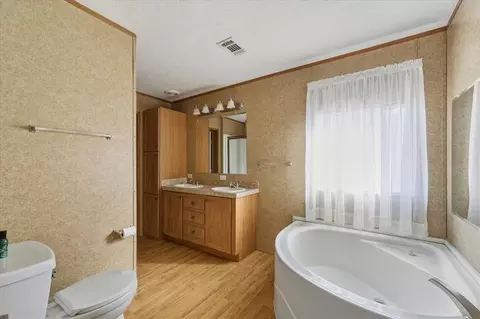 Bath - 821 E A St, Watonga, OK 73772 photo 1 of 4