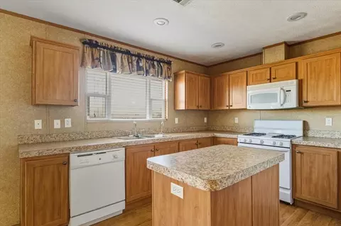 Kitchen - 821 E A St, Watonga, OK 73772 photo 2 of 4