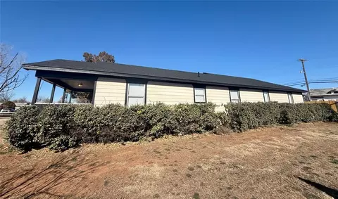 Exterior - 1102 N Lee St, Altus, OK 73521 photo 1 of 2