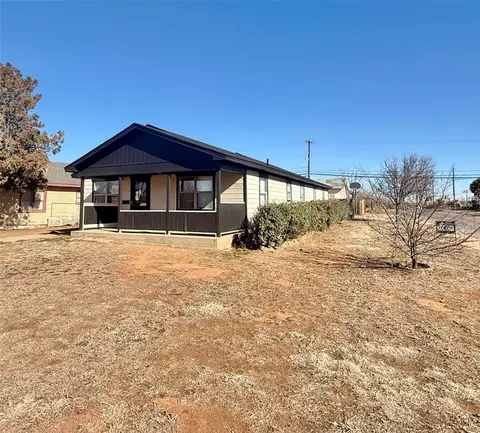 Other - 1102 N Lee St, Altus, OK 73521 photo 2 of 10