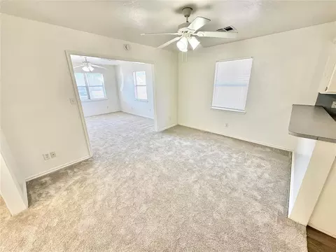 Living - 1102 N Lee St, Altus, OK 73521 photo 3 of 6