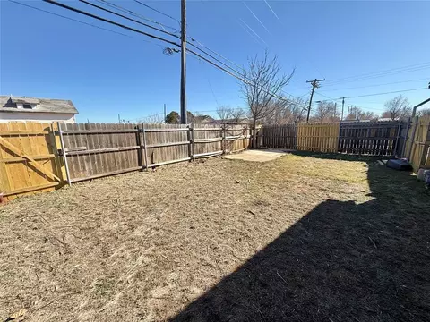Exterior - 1102 N Lee St, Altus, OK 73521 photo 2 of 2