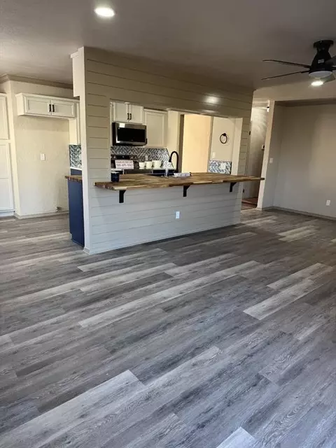 Kitchen - 2101 Galaxy Dr, Altus, OK 73521 photo 2 of 5