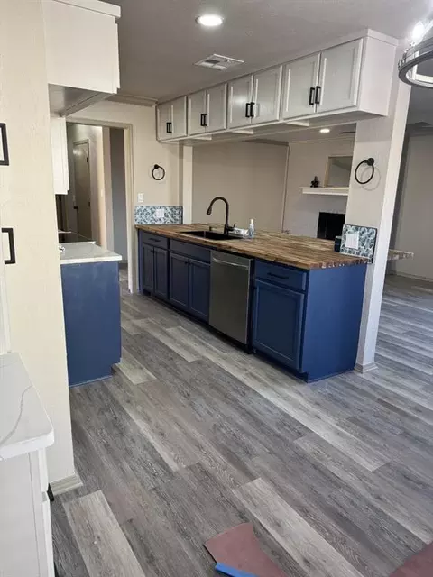 Kitchen - 2101 Galaxy Dr, Altus, OK 73521 photo 5 of 5