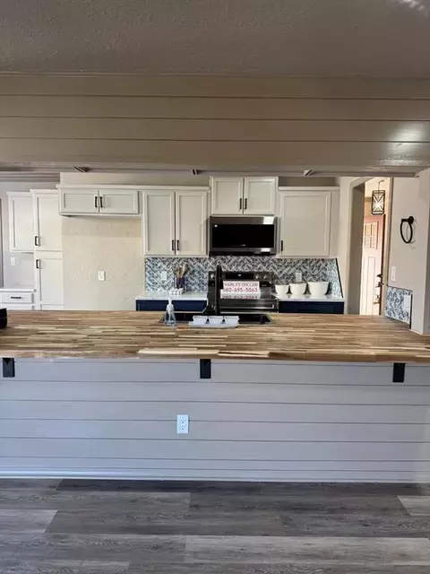 Kitchen - 2101 Galaxy Dr, Altus, OK 73521 photo 3 of 5
