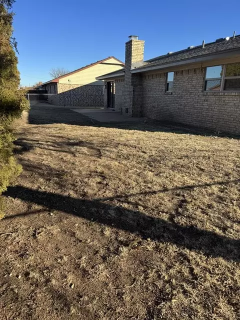Exterior - 2101 Galaxy Dr, Altus, OK 73521 photo 3 of 5