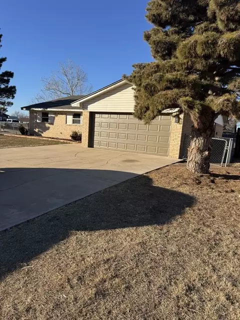 Exterior - 2101 Galaxy Dr, Altus, OK 73521 photo 2 of 5