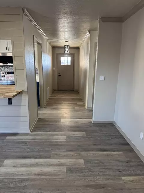Entry Way - 2101 Galaxy Dr, Altus, OK 73521 photo 2 of 2